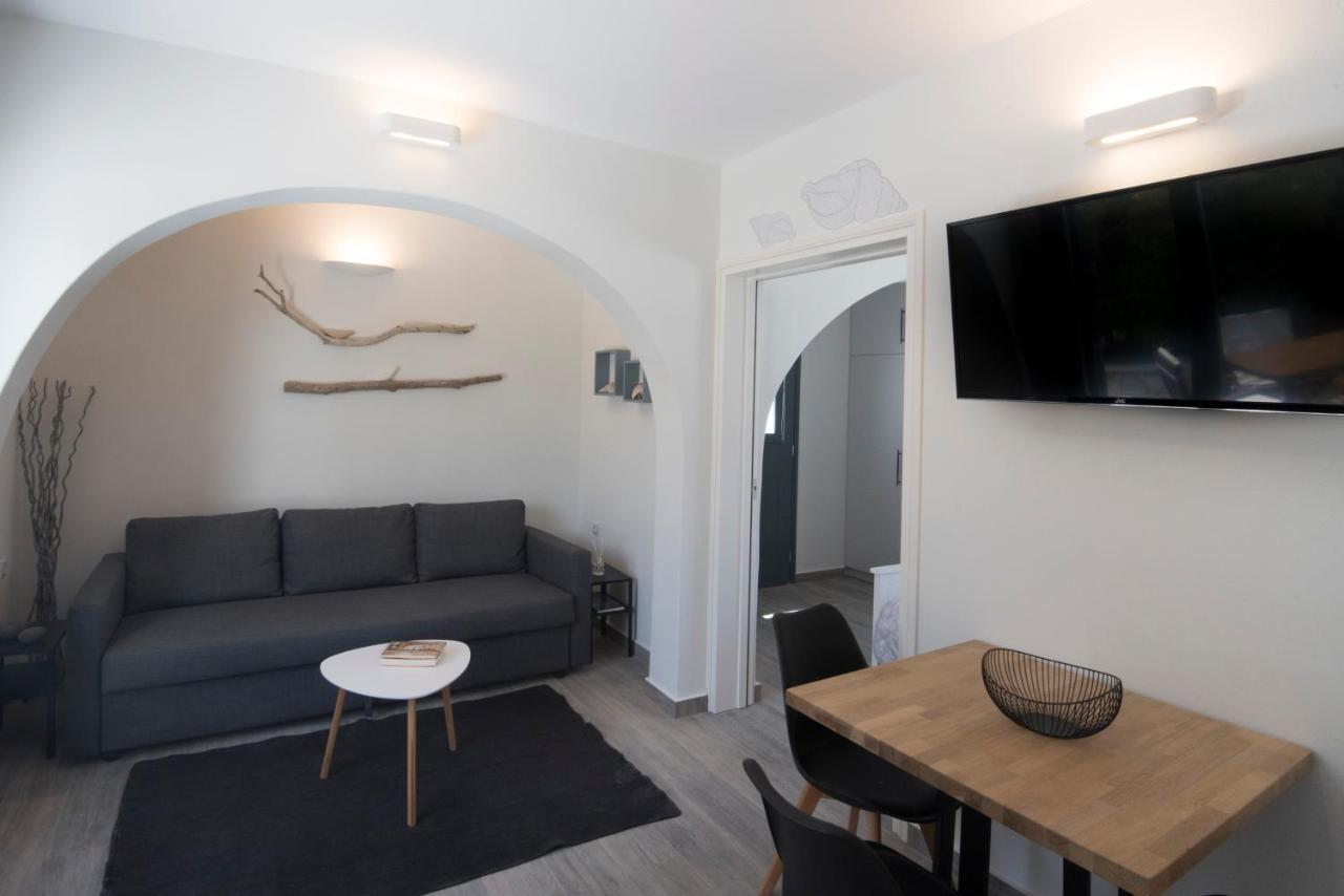 White New 1Bd House With Private Jacuzzi In Isterni Villa Isterni  Exterior photo